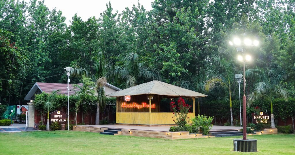 Luxurious Resort in Aligarh Offering Fine Dining and Comfort